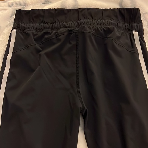 Ivivva pants in black. Size 14. - Picture 4 of 9